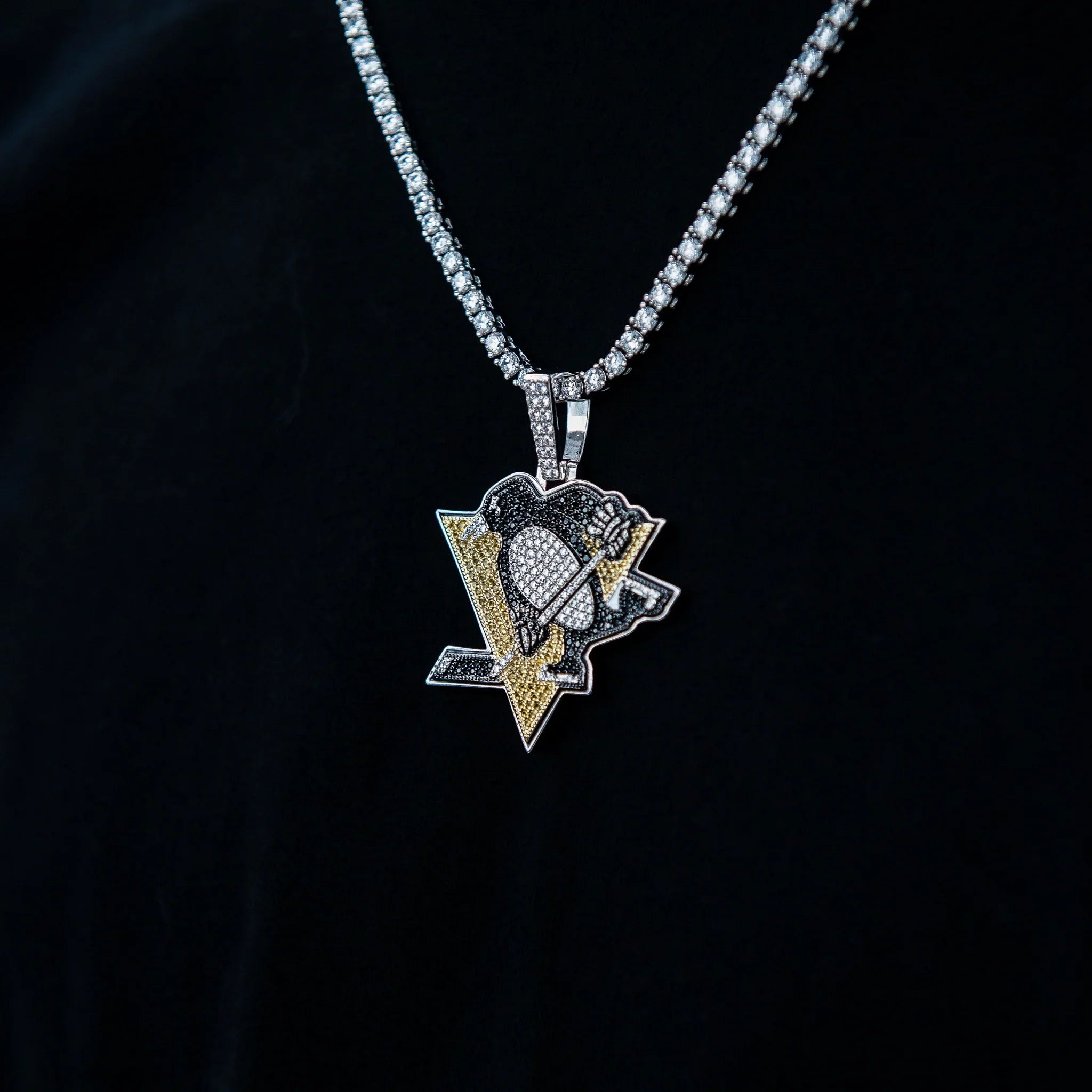 Pittsburgh Penguins Official NHL Logo Pendant in White Gold