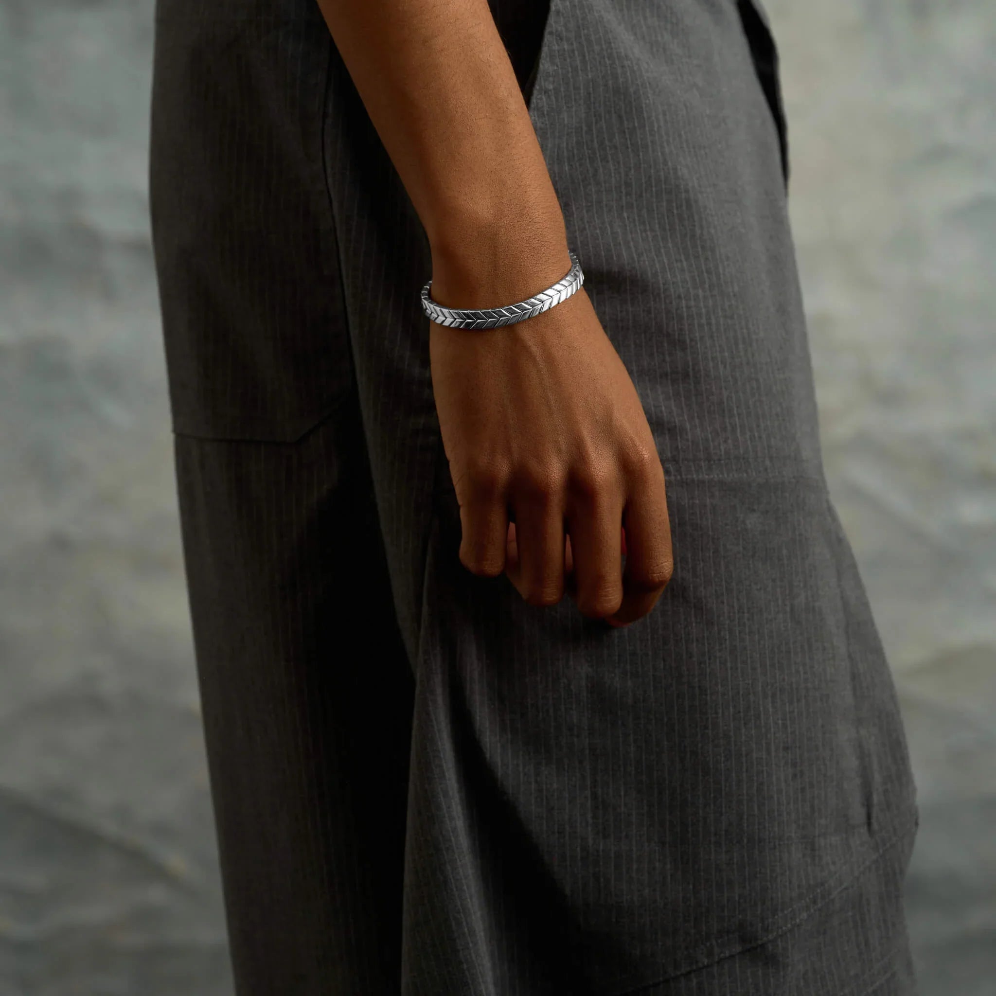 Defined Herringbone Bracelet in White Gold - 7mm