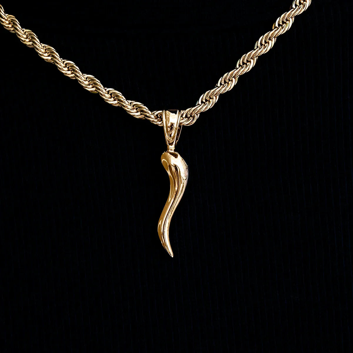 Italian Horn and Cross Set in Yellow Gold