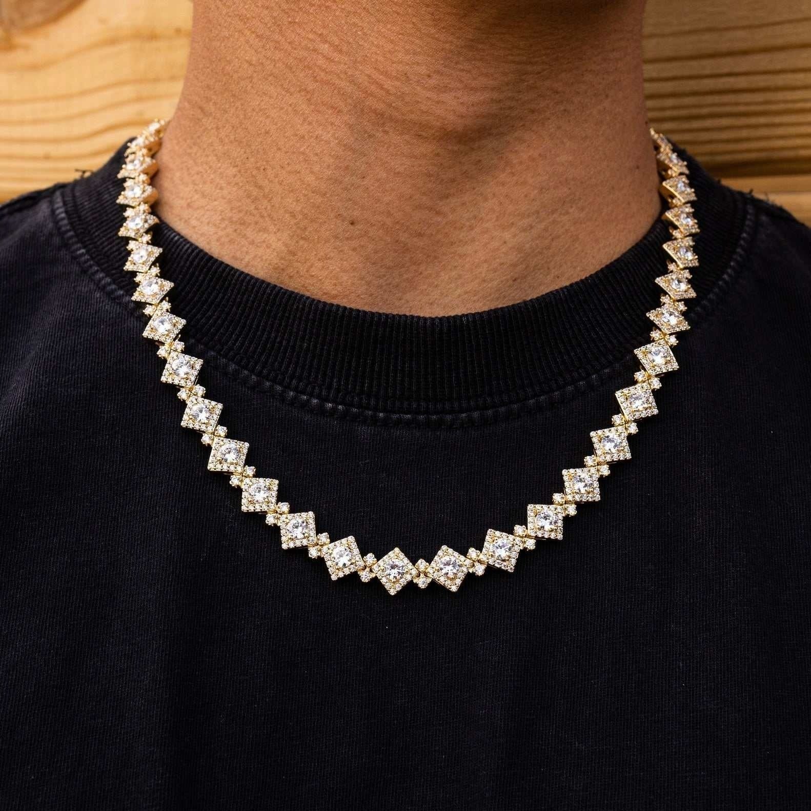 Cloister Link Chain in Yellow Gold - 10mm
