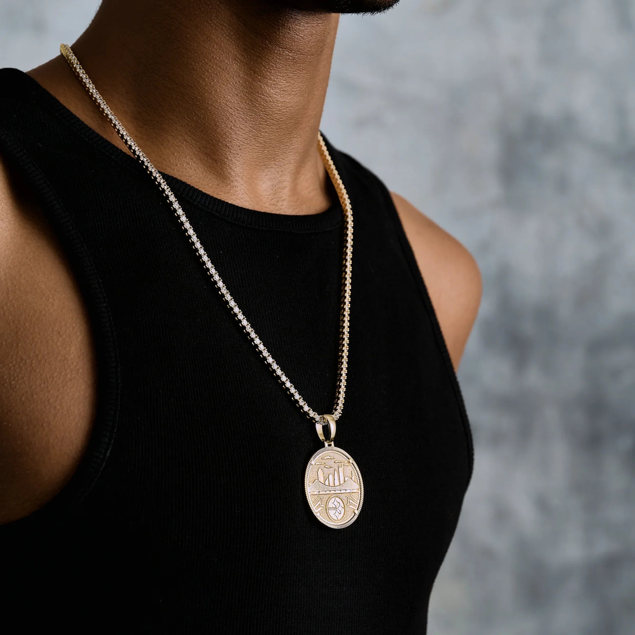 Pittsburgh Steelers Official NFL Coin Pendant in Yellow Gold