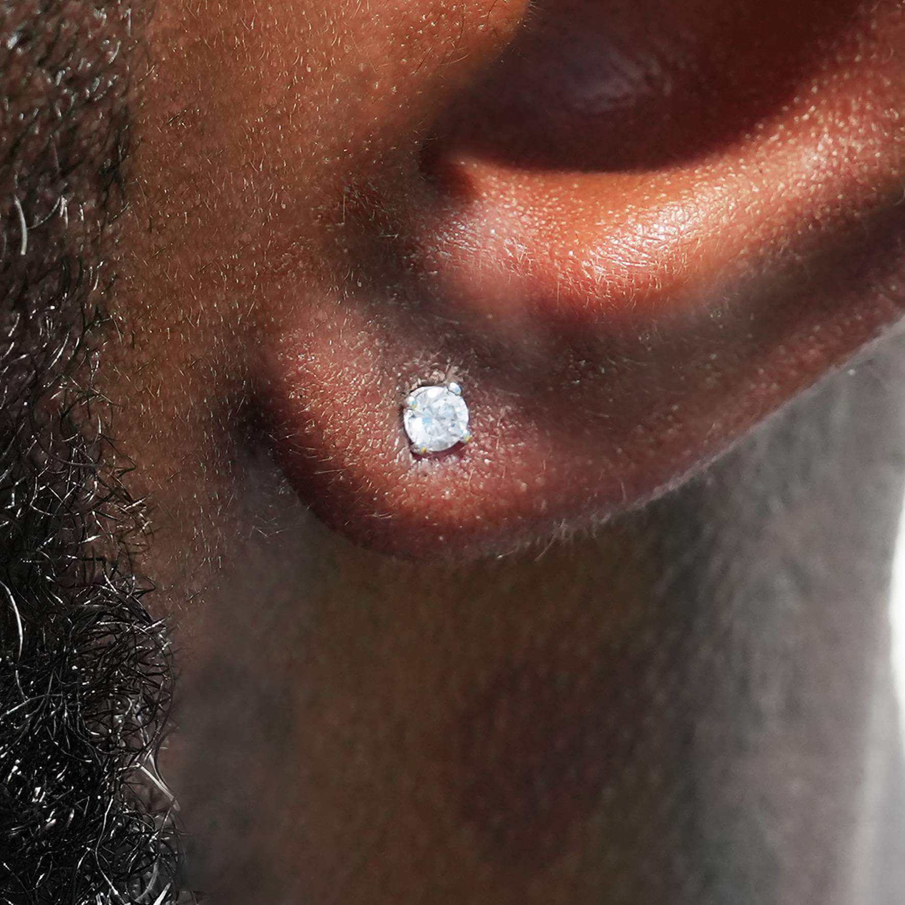 Round Cut Stud Earring in White Gold - 3MM
