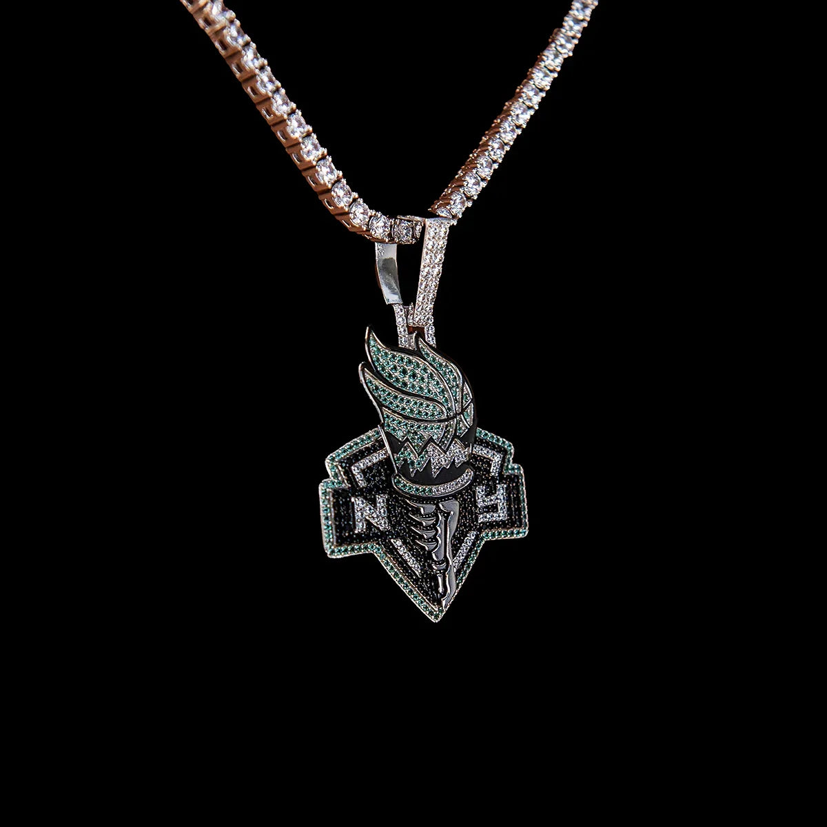 New York Liberty Official WNBA Logo Pendant in White Gold