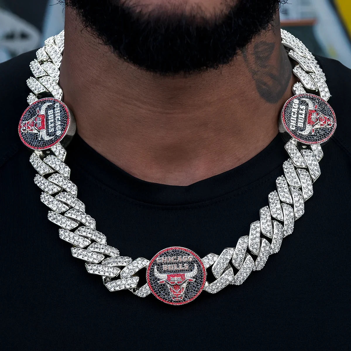 Chicago Bulls Official NBA Diamond Prong Cuban Chain in White Gold- 25mm