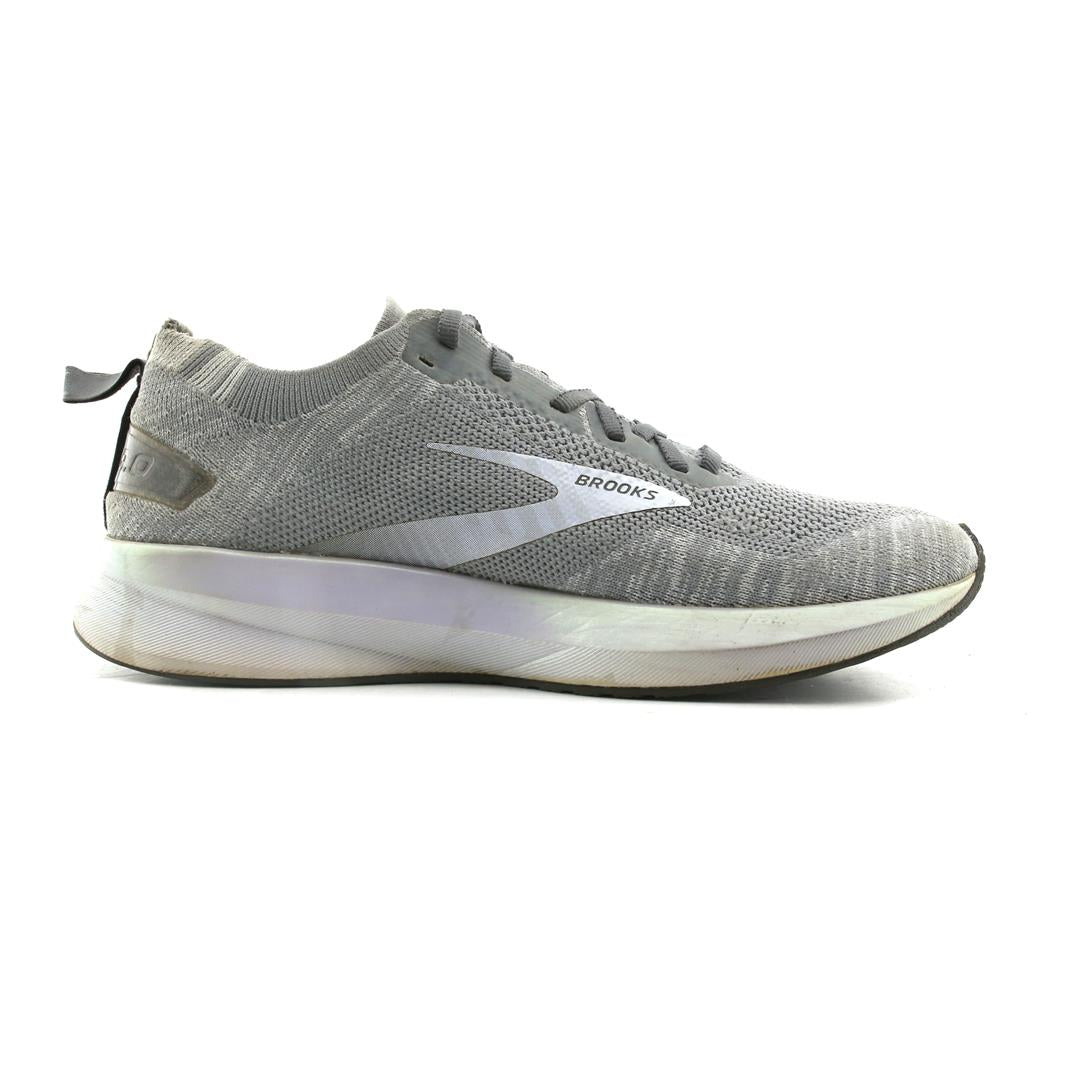 LEVITATE 4