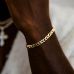 Curb Chain Bracelet in Yellow Gold- 6mm