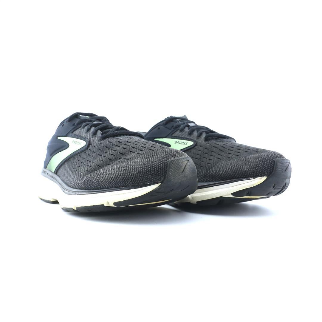 DYAD 11