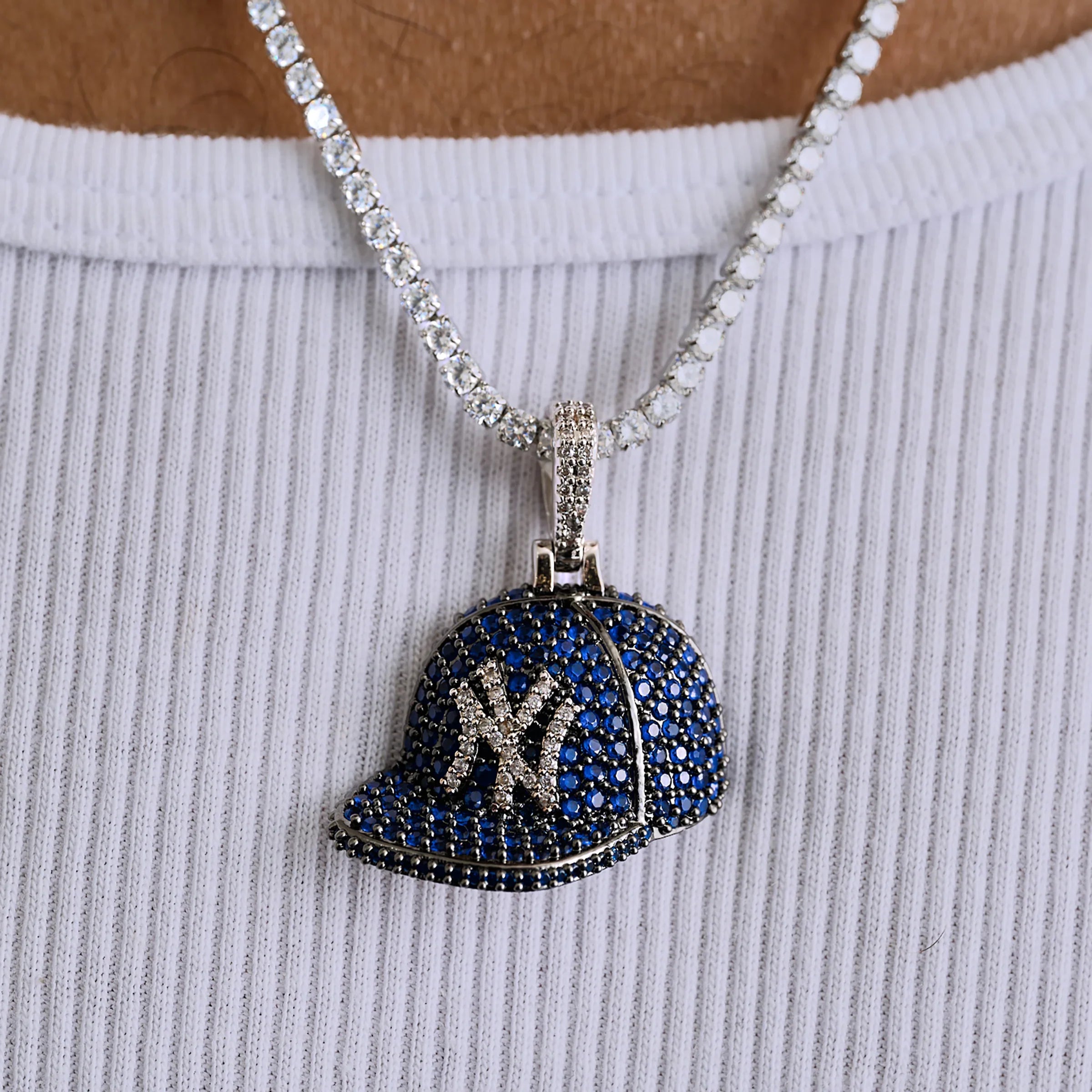 Yankees Official MLB Baseball Cap Logo Pendant in White Gold