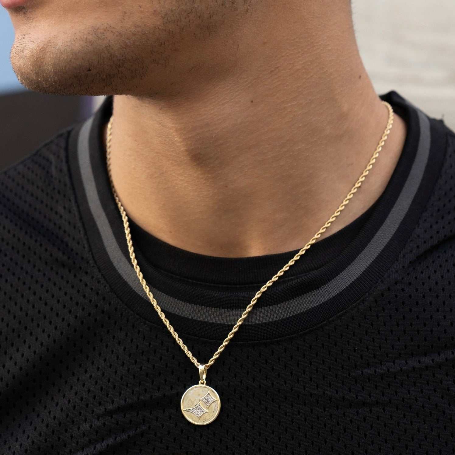 GLD Stars Coin Pendant - Yellow Gold