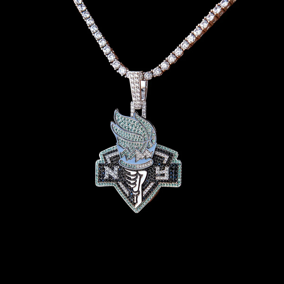New York Liberty Official WNBA Logo Pendant in White Gold
