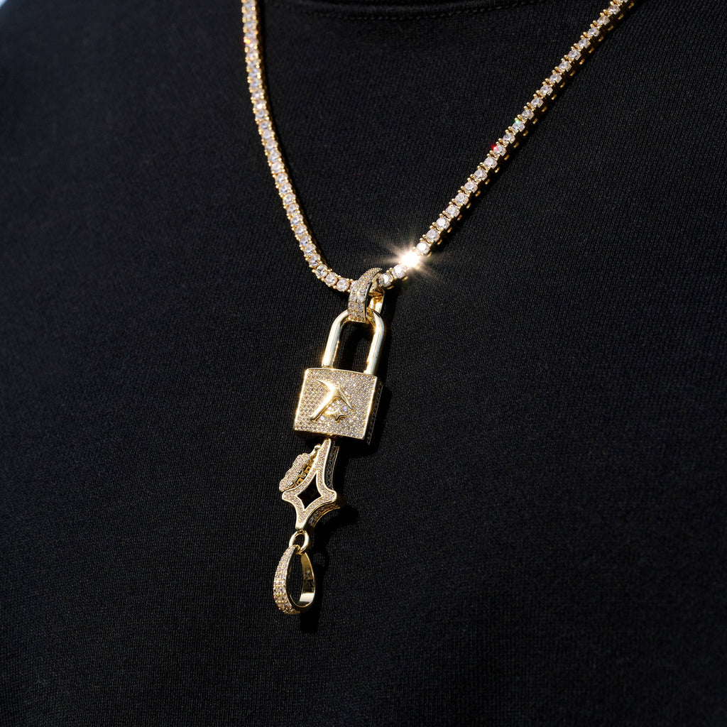 Lock and Key Set Pendant in Yellow Gold