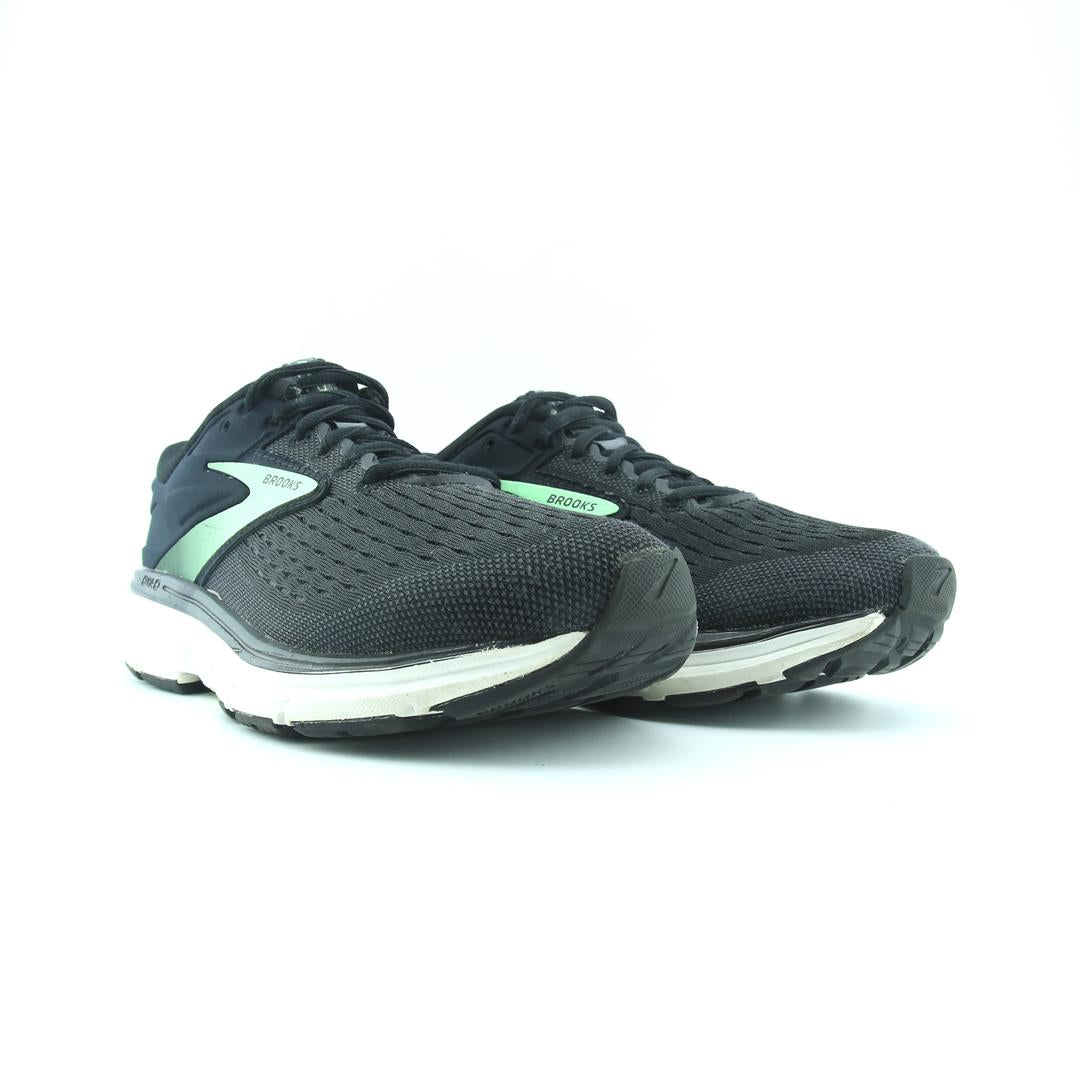 DYAD 11