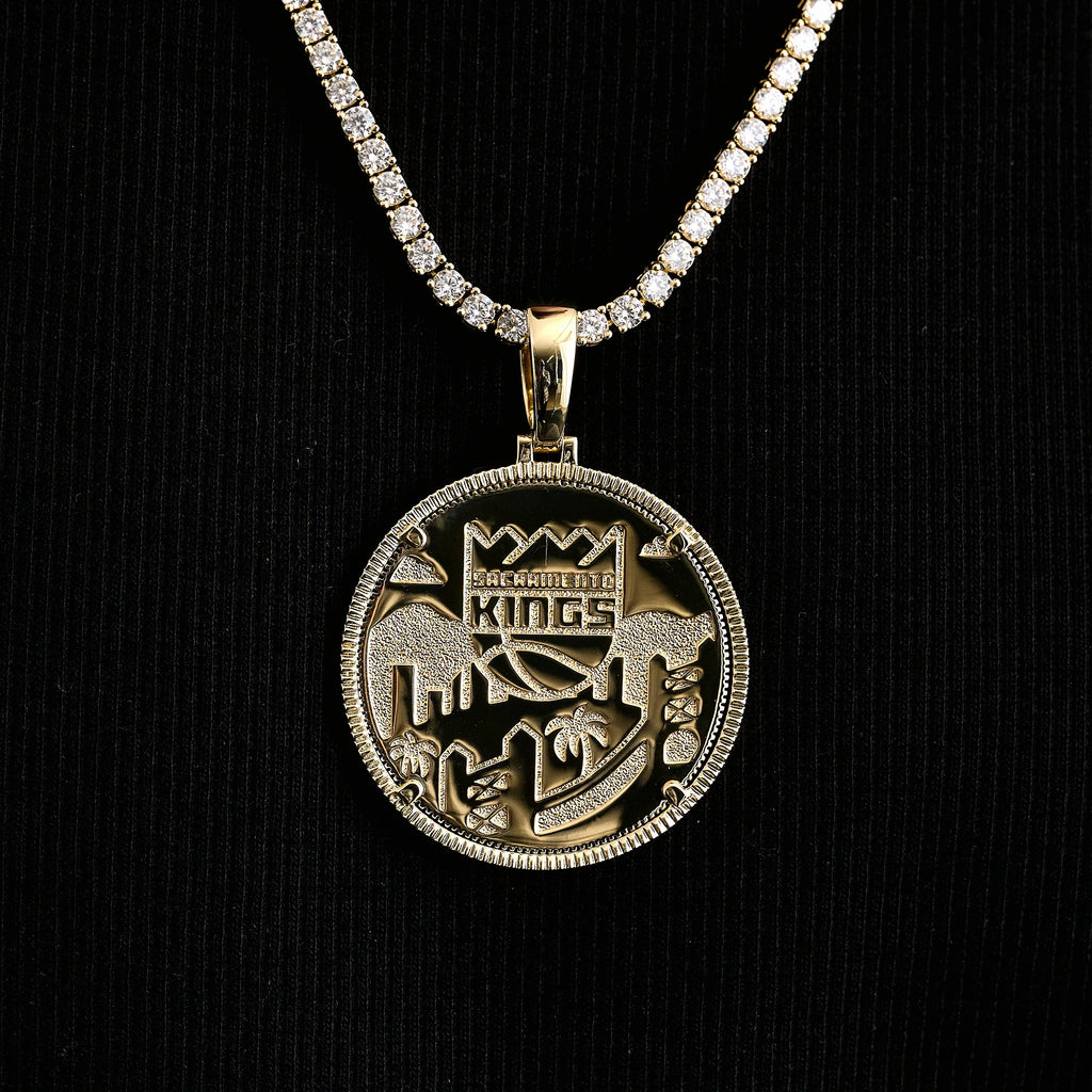 Sacramento Kings Official NBA Coin Pendant in Yellow Gold
