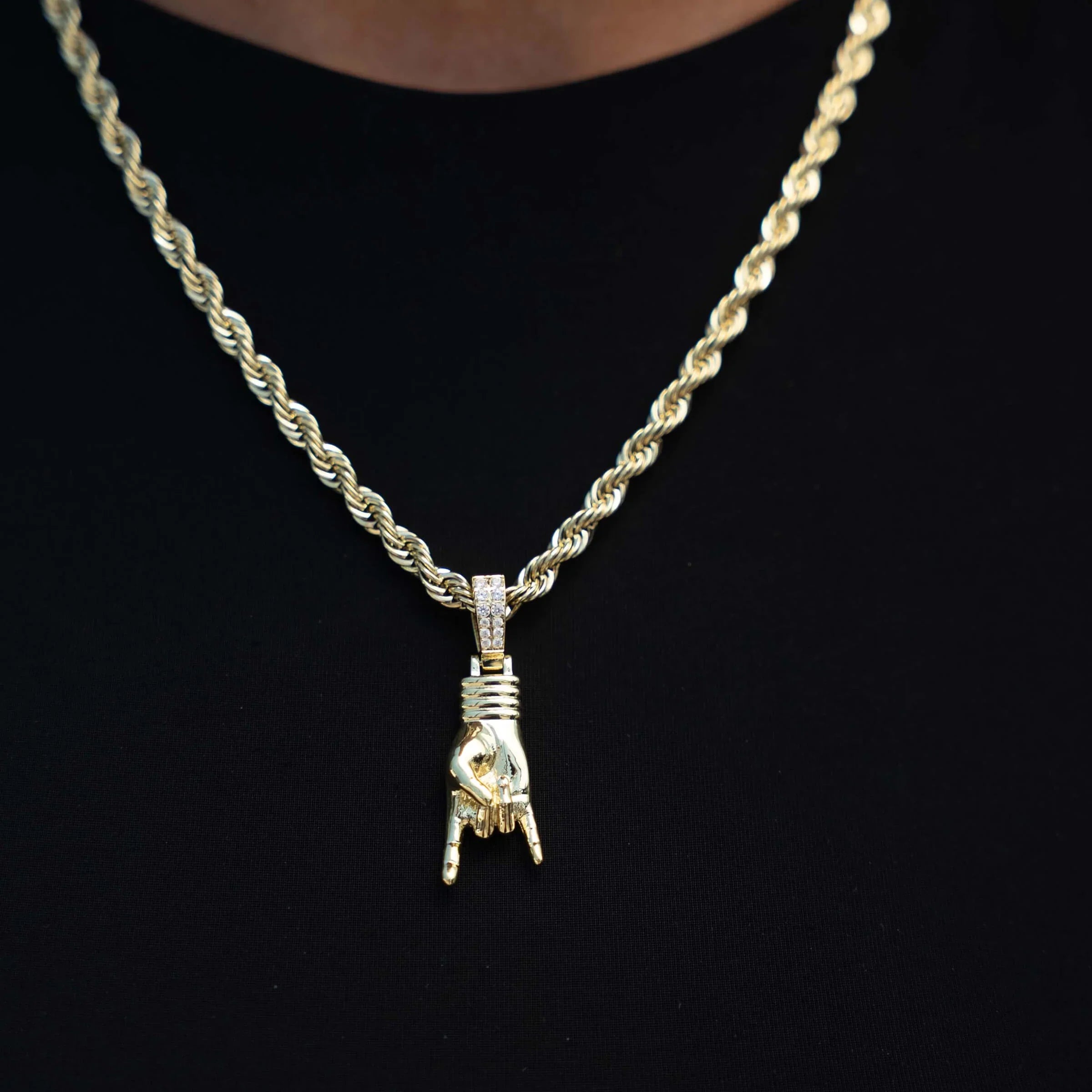 Micro Italian Hand Mano Cornuto Pendant in Yellow Gold