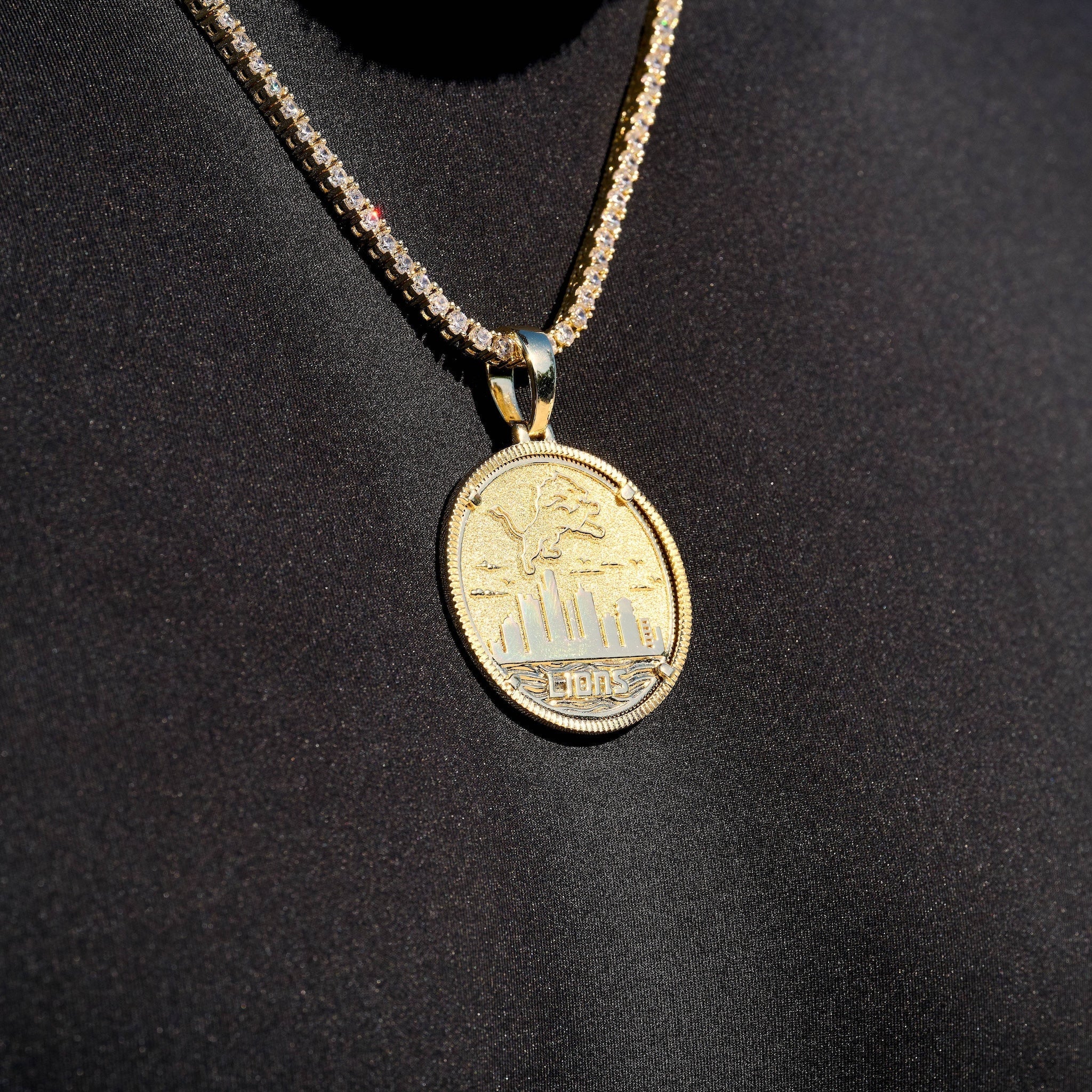 Detroit Lions Official NFL Coin Pendant in Yellow Gold