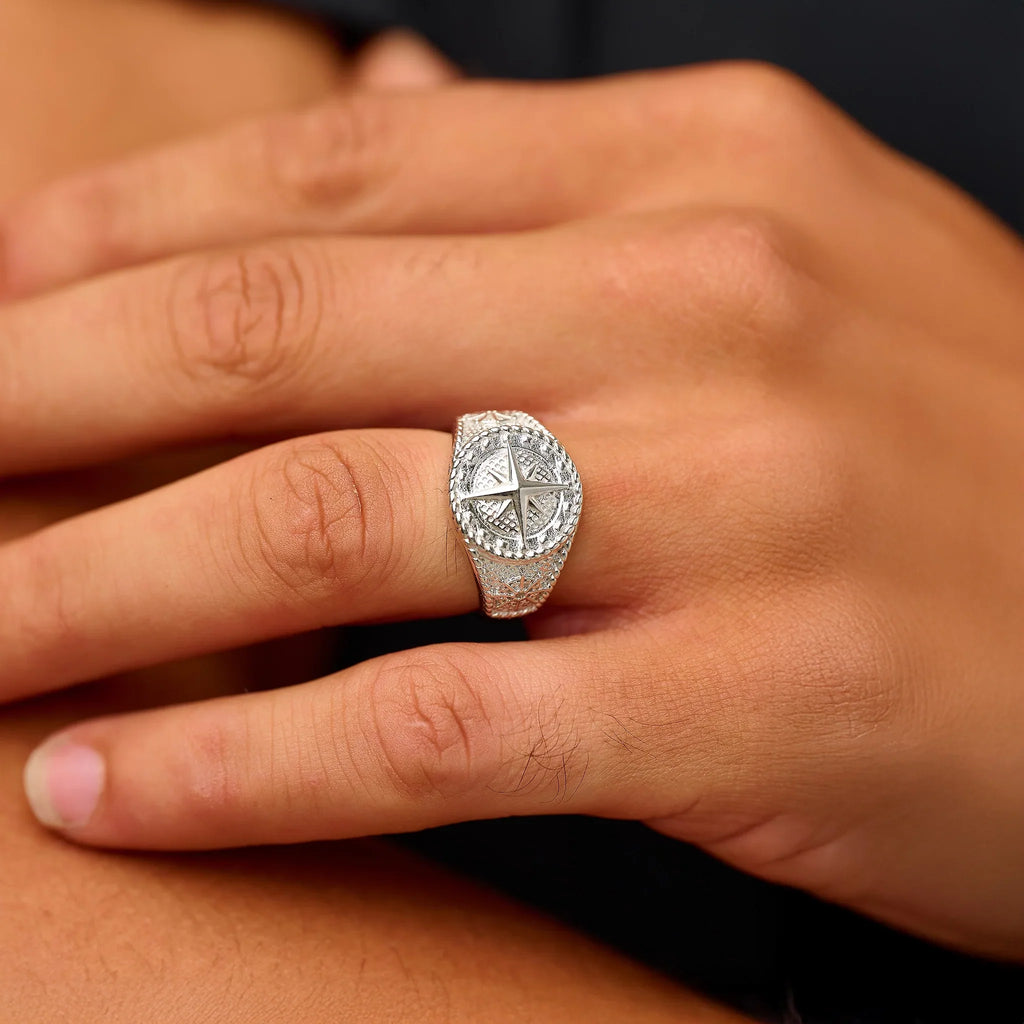 Compass Ring in White Gold Vermeil