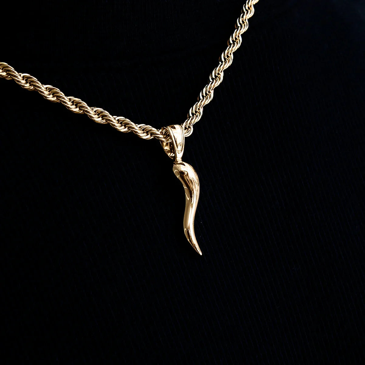 Italian Horn Pendant in Yellow Gold