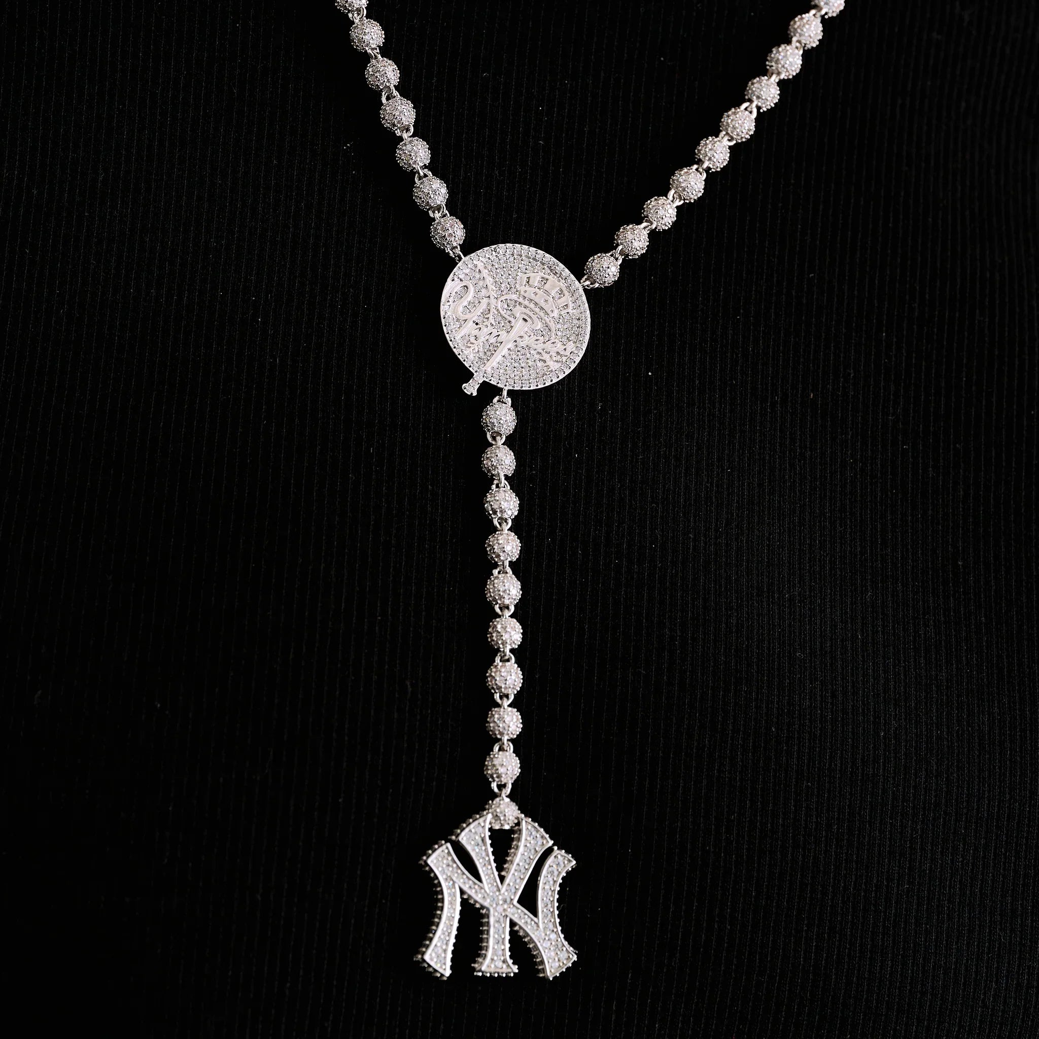 New York Yankees Official MLB Lariat in White Gold