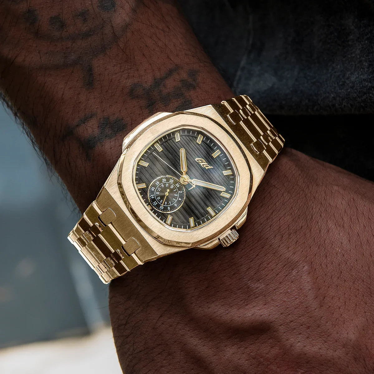 39MM Visionary Plain Case & Black Dial Watch - Yellow Gold