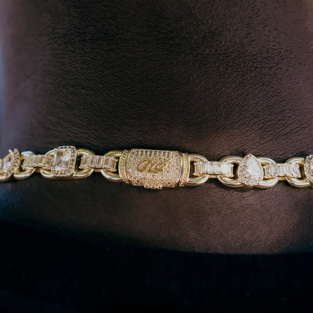 Diamond Cluster Mariner Chain in Yellow Gold