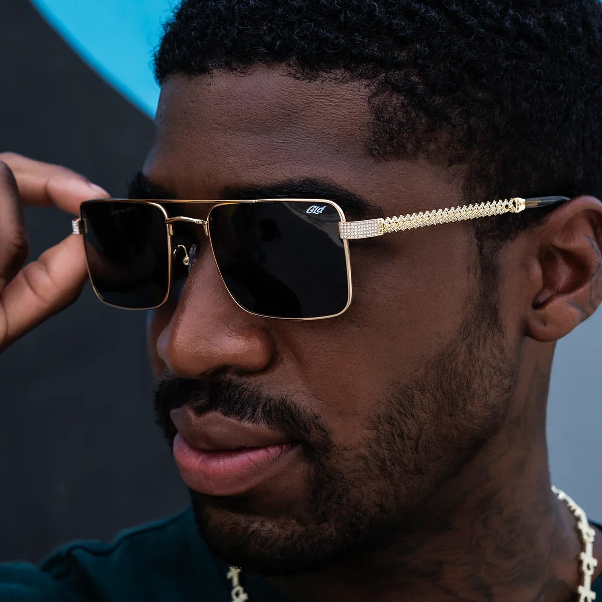 25th Street Sunglasses in Yellow Gold with Sunglass Chain
