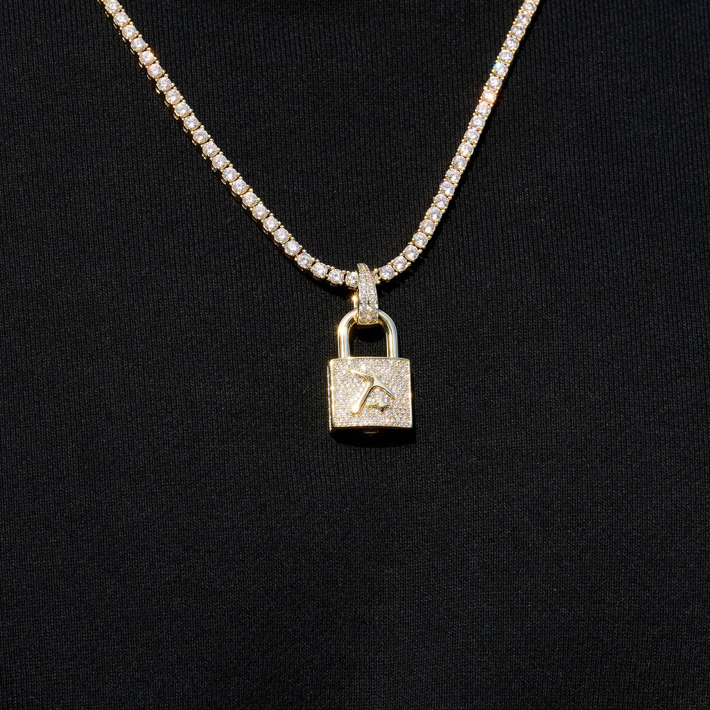 Lock and Key Set Pendant in Yellow Gold