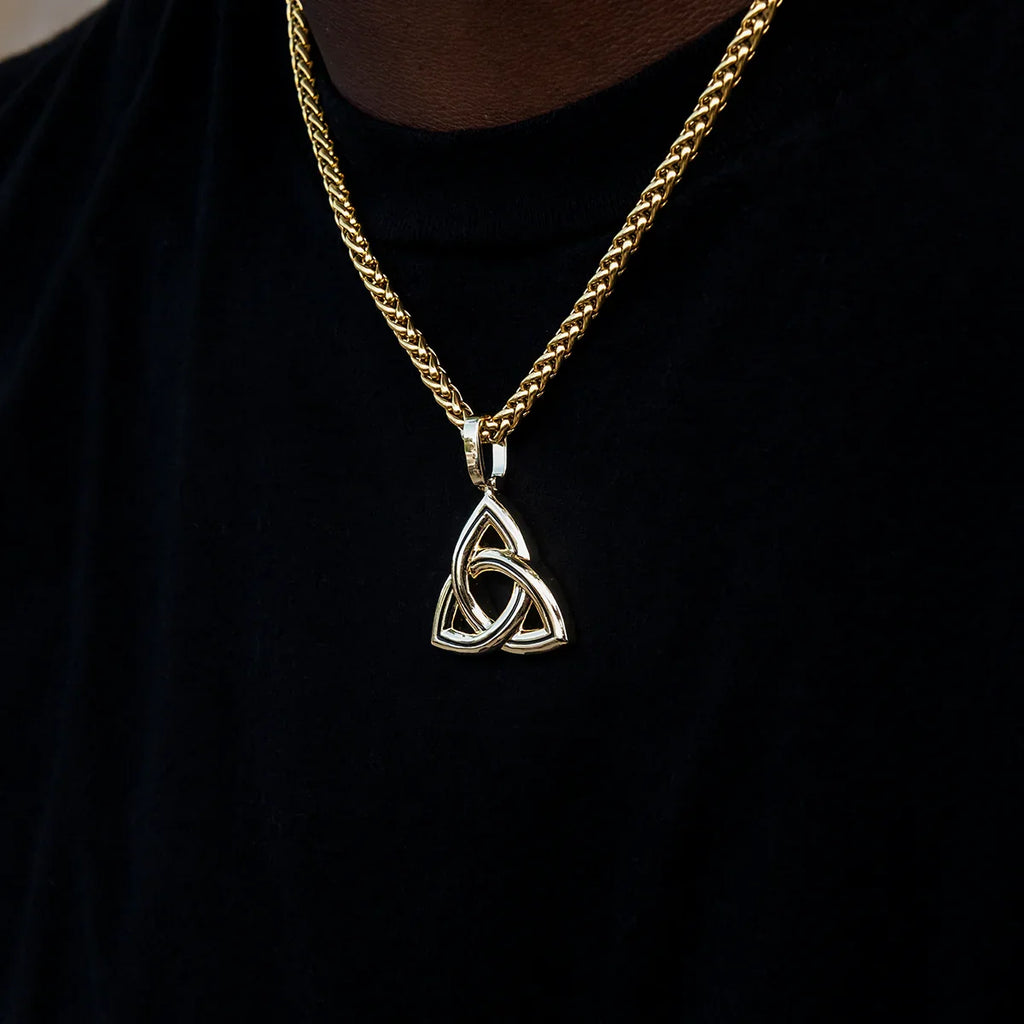 Trinity Knot Pendant in Yellow Gold