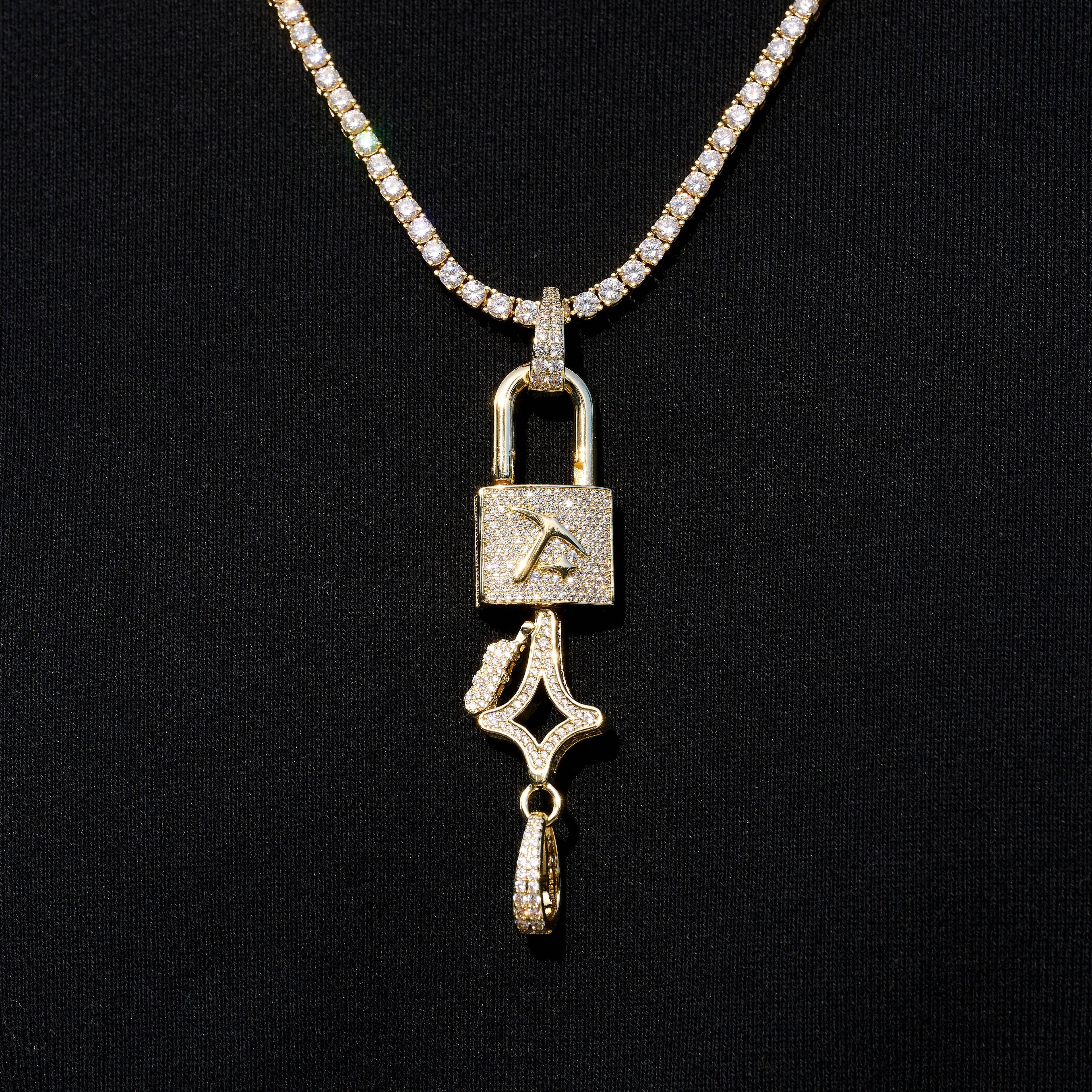 Lock and Key Set Pendant in Yellow Gold